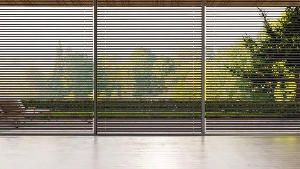 Jakie osłony wybrać do wnętrz z dużymi przeszkleniami